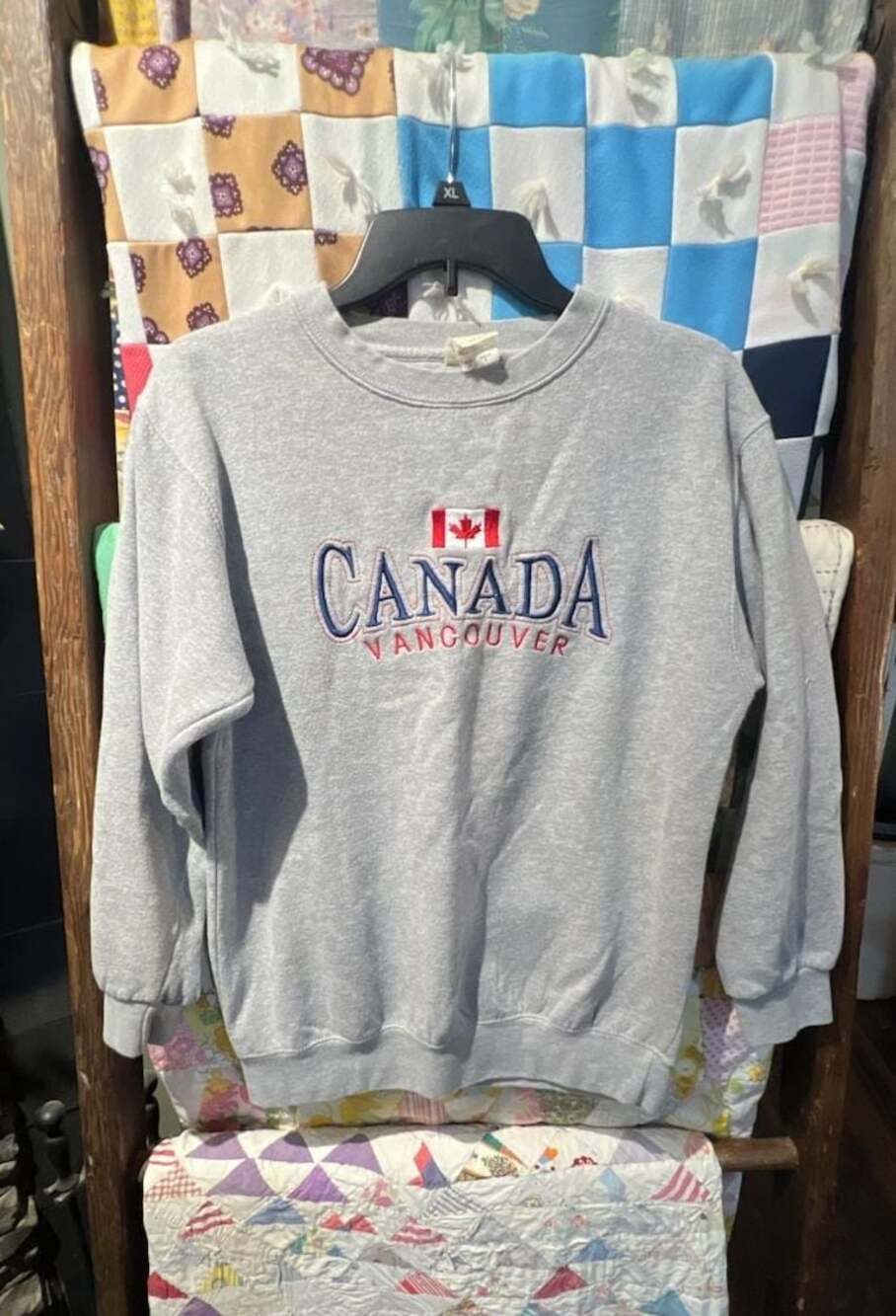 Ideal Canada Vancouver Embroidered Logo Grey Crewneck Sweatshirt Size Small
